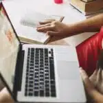 Tecnologia e ensino prático: como unir teoria e experiência na formação cirúrgica