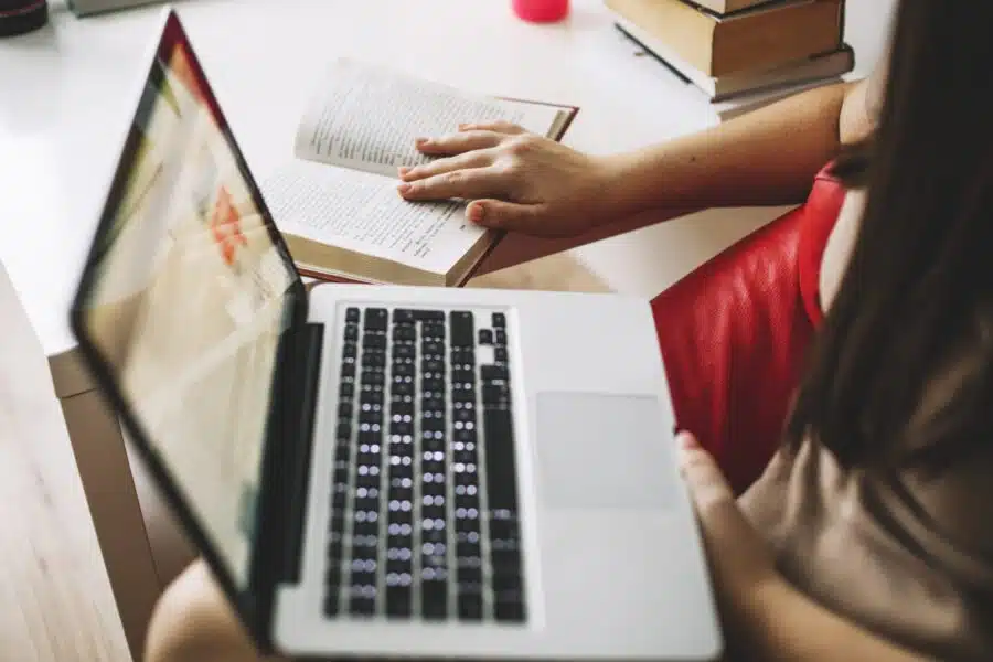 Tecnologia e ensino prático: como unir teoria e experiência na formação cirúrgica