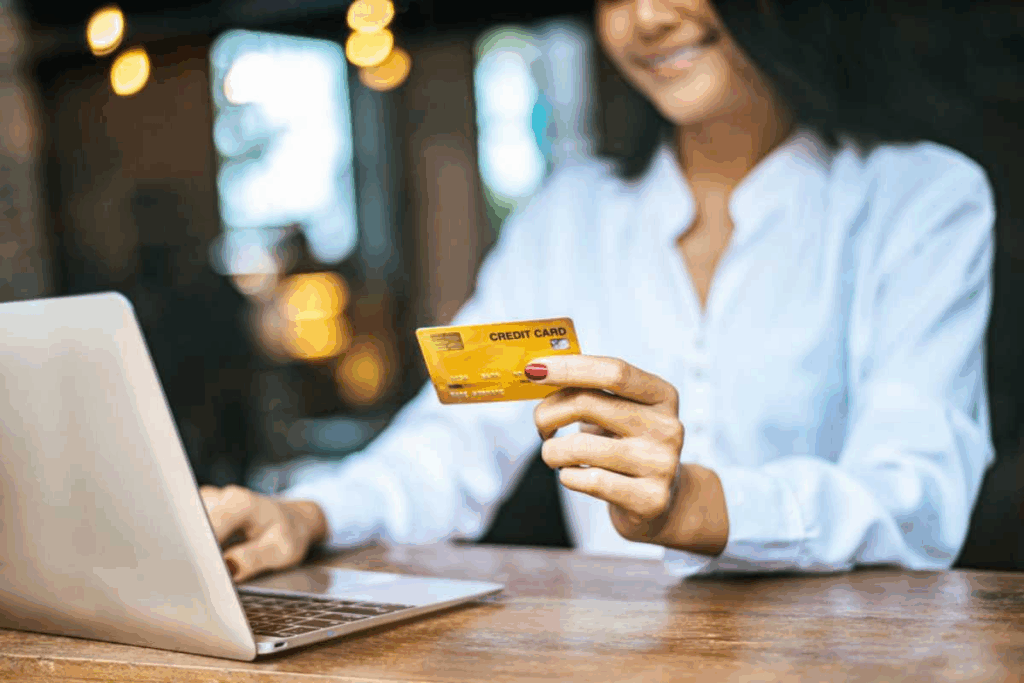 Tudo o que você precisa saber antes de solicitar o primeiro cartão de crédito
