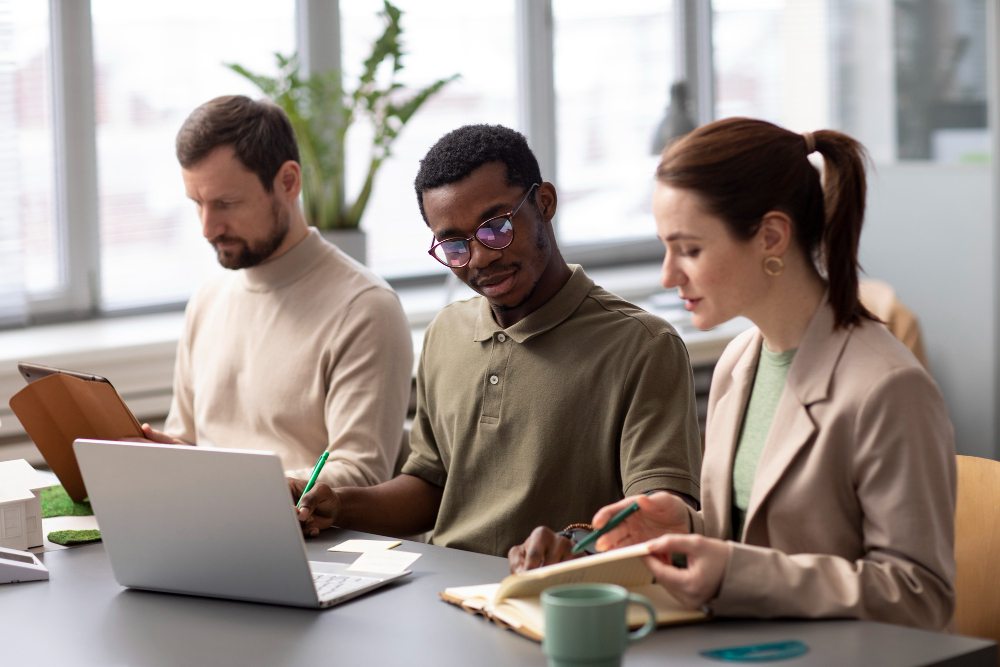 Como os programas de benefícios para funcionários melhoram a retenção de talentos no Brasil